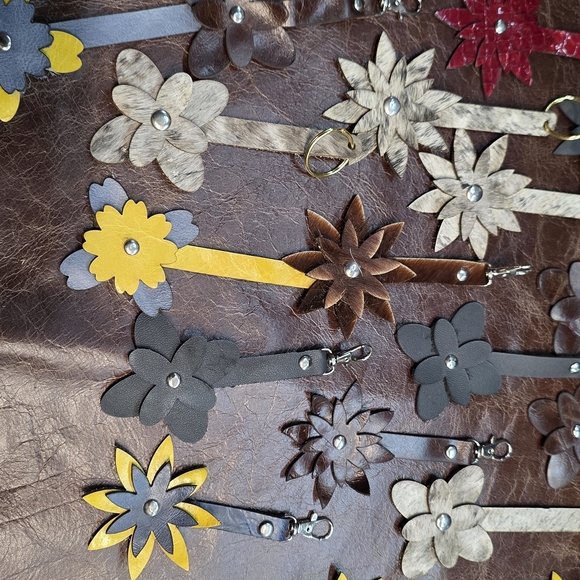 Handmade Leather Flower Keychains - Picture 6 of 7